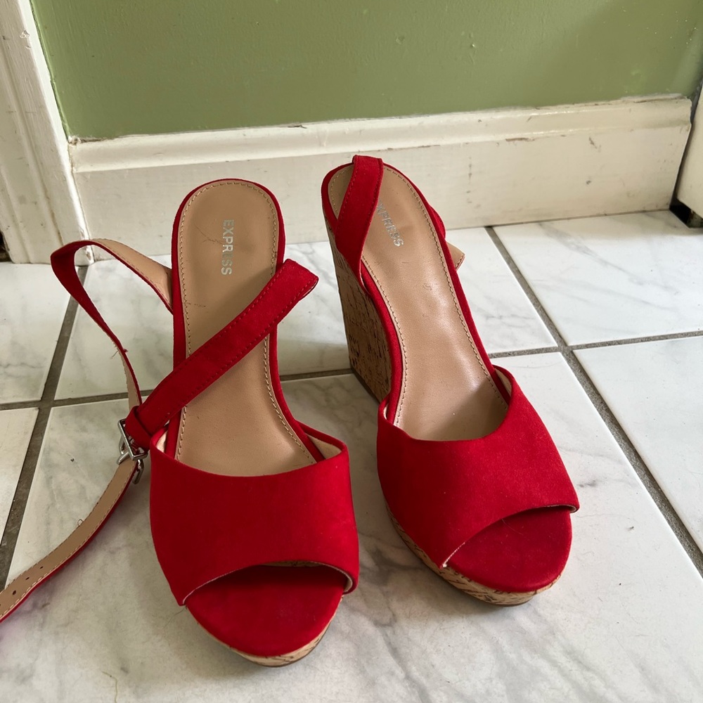 Express Red Wedges - Picture 4 of 4